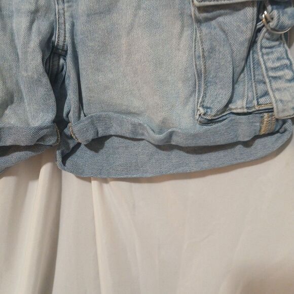Maurices Edgely relaxed Boyfriend Denim Shorts distressed Size 8 - Picture 7 of 11
